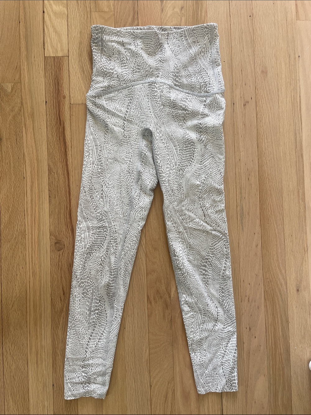 Spanx Booty Boost Leggings 7/8- White and Gray Textured High-Waist Leggings